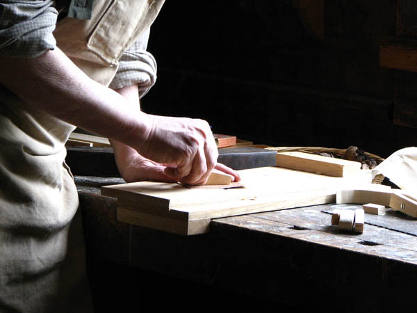 Ofrecemos un servicio de <strong>carpintería  de madera y ebanistería en Oristà</strong> adaptado a las necesidades del <strong>cliente</strong>.